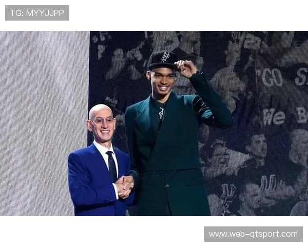 文班亚马生涯第二次入选全明星，法国首人创历史